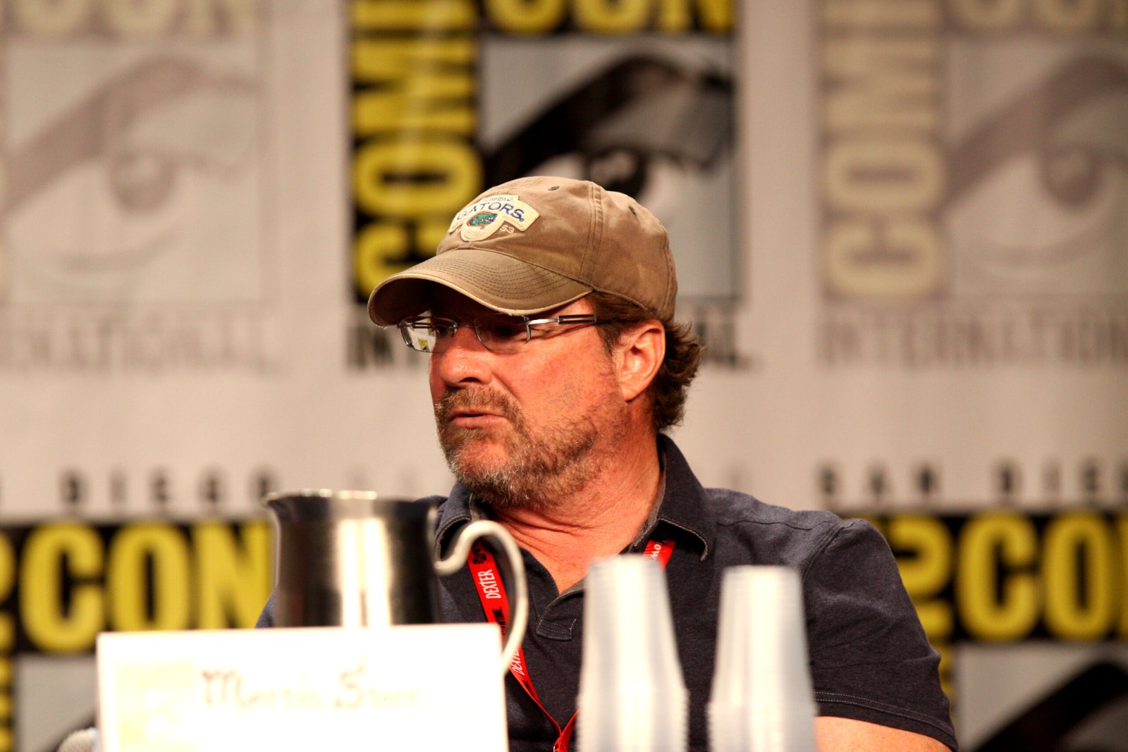 Stephen Root, ator que da voz a Brian Heder em GTA 6, em convencao em 2011